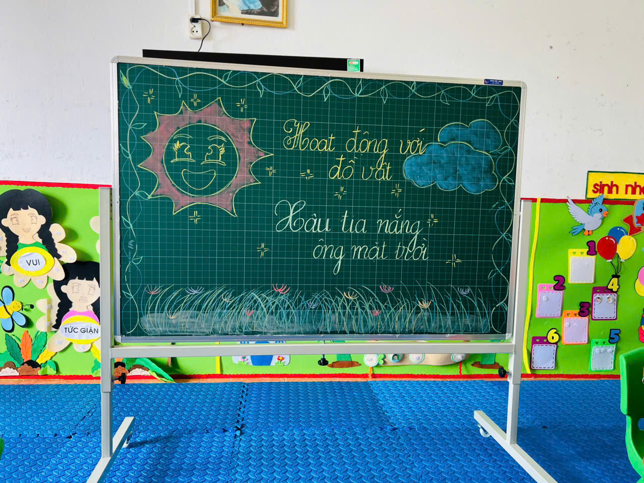 “Xâu tia nắng ông mặt trời” – Lớp Nhà trẻ B (24-36 tháng)