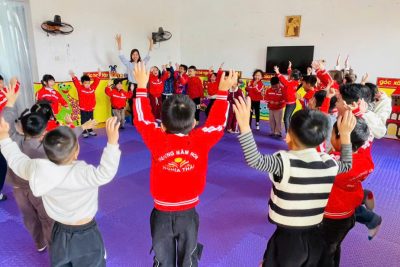 HOẠT ĐỘNG CẢM THỤ ÂM NHẠC – “VÒNG XOÁY TÌNH YÊU” CỦA CÔ VÀ TRẺ LỚP 5 TUỔI D