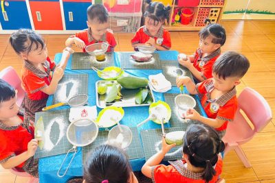 HOẠT ĐỘNG: IN BÓNG LÁ RAU CỦ TỪ BỘT MÌ