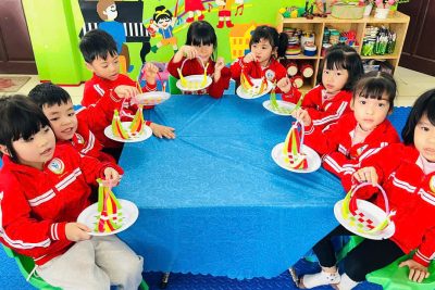 VD LÀM GIỎ ĐỰNG BÁNH MỨT – LỚP 5TA