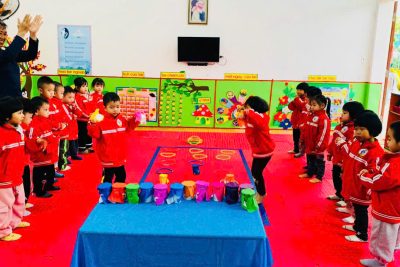 HOẠT ĐỘNG TRẢI NGHIỆM “NÉM VÒNG NHẬN QUÀ” – CHỦ ĐỀ TẾT  Lớp 3 tuổi D – Trường Mầm non Nghĩa Thái