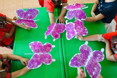 Ý TƯỞNG SÁNG TẠO TỪ GIẤY VÀ HOA CỦA CÁC CON LỚP BỐN TUỔI A