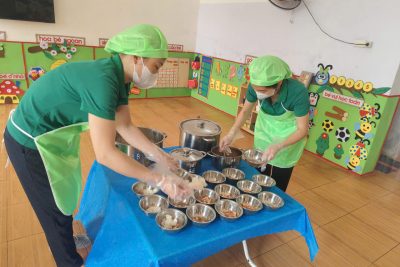 GIỜ ĂN TRƯA CỦA CÁC CON KHỐI 3 TUỔI