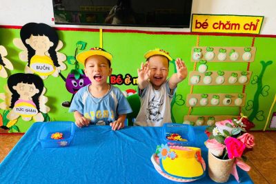 HOẠT ĐỘNG TẠO HÌNH: TRANG TRÍ CHIẾC MŨ XINH XẮN