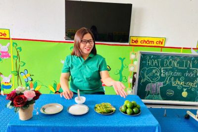 Hoạt động trải nghiệm: Bé nhận biết vị chua – ngọt (Lớp Nhà trẻ B)