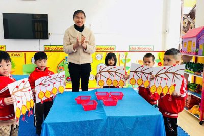 HOẠT ĐỘNG TRANG TRÍ TRANH NGÀY TẾT – LỚP 3 TUỔI A