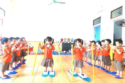 TRÒ CHƠI VẬN ĐỘNG SÔI NỔI CỦA CÁC BÉ LỚP 3 TUỔI C