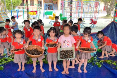 HOẠT ĐỘNG TRẢI NGHIỆM: “MÒ ỐC – BẮT CÁ”