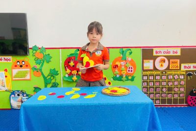 TẠO HÌNH DÁN ĐĨA HOA QUẢ – BÉ KHÉO TAY, SÁNG TẠO