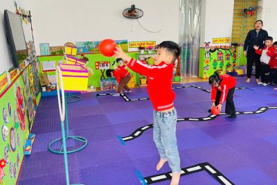 Trò chơi vận động: “Chinh phục đường đua” của các bé lớp 5 tuổi C