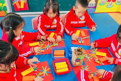 HOẠT ĐỘNG TRẢI NGHIỆM: LÀM PHÁO HOA GIẤY  Lớp 4 tuổi C – Trường Mầm non Nghĩa Thái