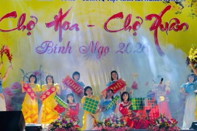 ẢNH BIỂU DIỄN VĂN NGHỆ KHAI MẠC CHỢ HOA – CHỢ XUÂN