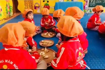 VD BÉ LÀM HÀNH MUỐI ĐÓN TẾT – LỚP 4TA